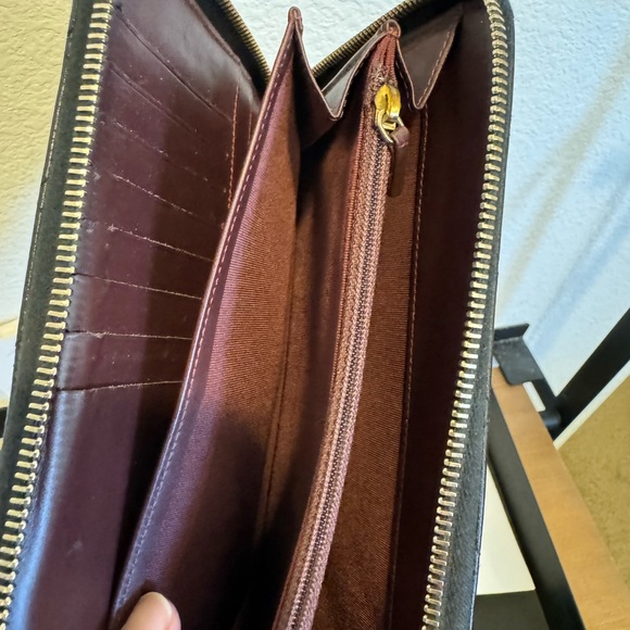 CONSIGNED Chanel Zip around Wallet - Picture 4 of 13